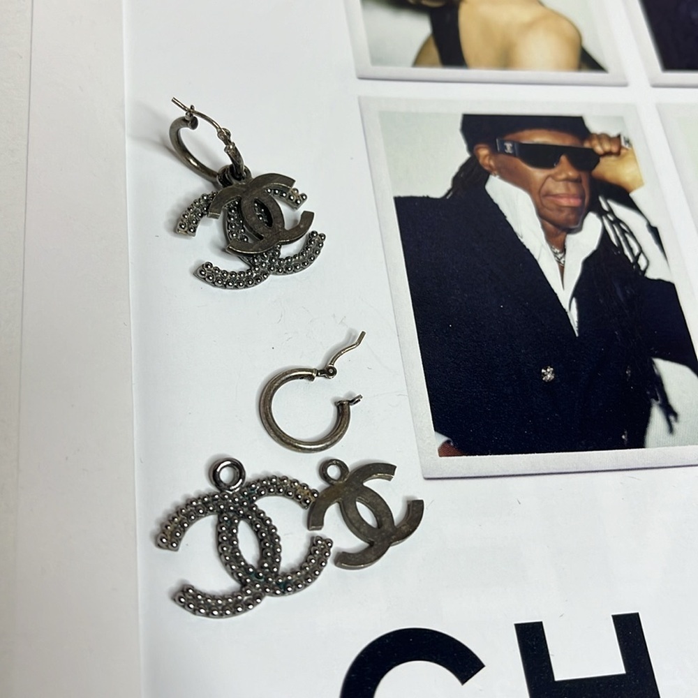 CHANEL VINTAGE METAL EARRINGS - Picture 9 of 9